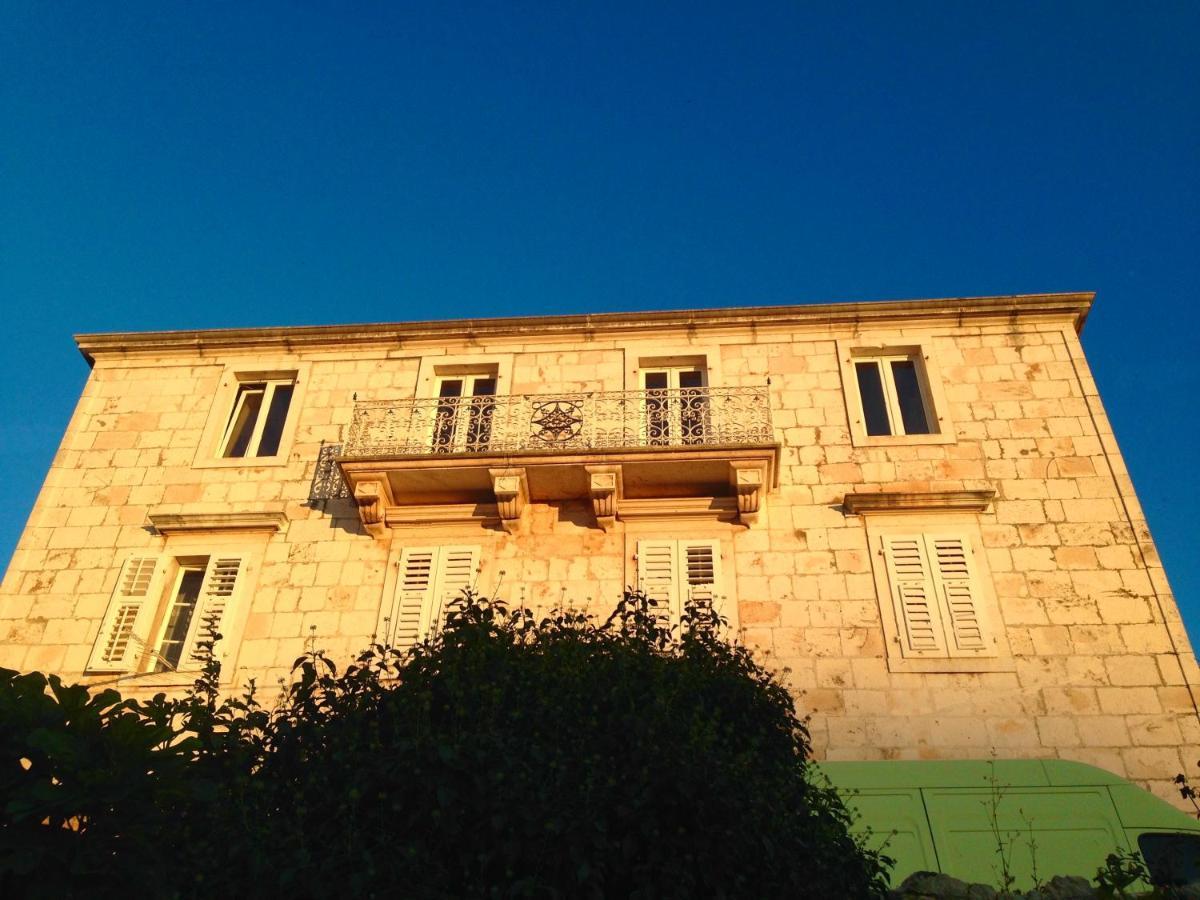 Palazzo Di Toma Apartment Milna  Exterior foto