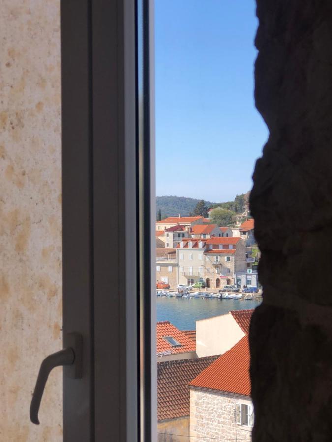 Palazzo Di Toma Apartment Milna  Exterior foto
